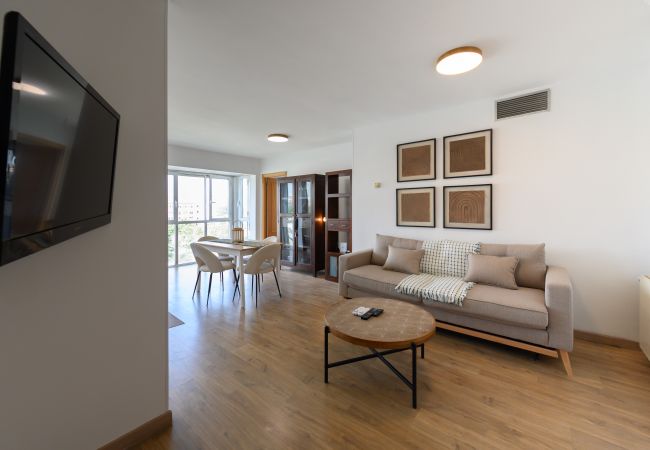 Appartement à Madrid - Appartement moderne d'une chambre à coucher avec de grandes fenêtres et un canapé-lit pour des invités à Madrid Appartement à Madrid - Appartement moderne d'une chambre à coucher avec de grandes fenêtres et un canapé-lit pour des invités à Madrid