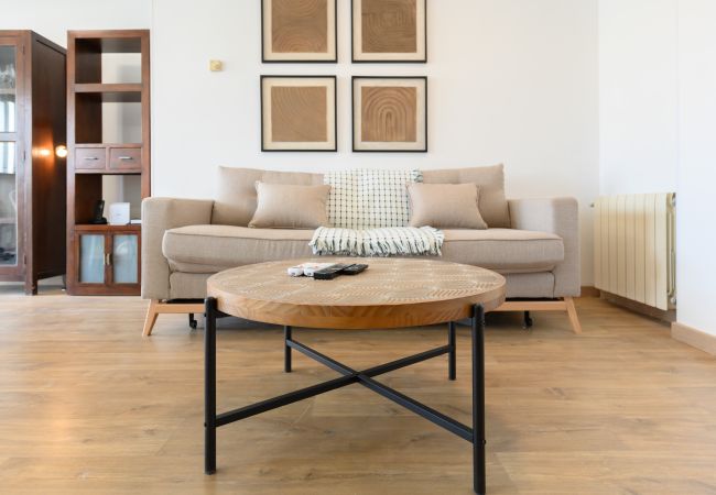 Appartement à Madrid - Appartement moderne d'une chambre à coucher avec de grandes fenêtres et un canapé-lit pour des invités à Madrid Appartement à Madrid - Appartement moderne d'une chambre à coucher avec de grandes fenêtres et un canapé-lit pour des invités à Madrid