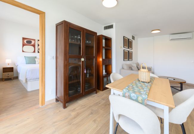 Appartement à Madrid - Appartement moderne d'une chambre à coucher avec de grandes fenêtres et un canapé-lit pour des invités à Madrid Appartement à Madrid - Appartement moderne d'une chambre à coucher avec de grandes fenêtres et un canapé-lit pour des invités à Madrid