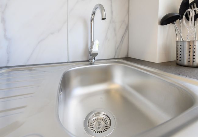 Appartement à Madrid - Appartement moderne d'une chambre à coucher avec de grandes fenêtres et un canapé-lit pour des invités à Madrid Appartement à Madrid - Appartement moderne d'une chambre à coucher avec de grandes fenêtres et un canapé-lit pour des invités à Madrid