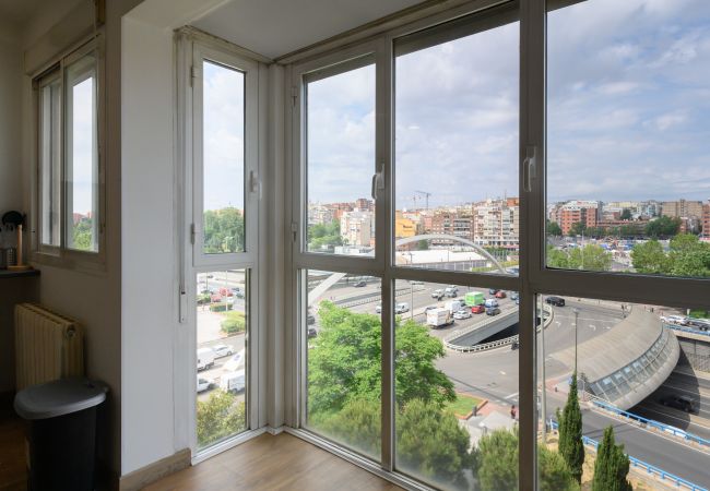 Appartement à Madrid - Appartement moderne d'une chambre à coucher avec de grandes fenêtres et un canapé-lit pour des invités à Madrid Appartement à Madrid - Appartement moderne d'une chambre à coucher avec de grandes fenêtres et un canapé-lit pour des invités à Madrid