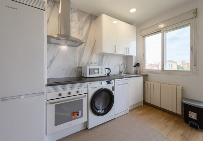 Appartement à Madrid - Appartement moderne d'une chambre à coucher avec de grandes fenêtres et un canapé-lit pour des invités à Madrid Appartement à Madrid - Appartement moderne d'une chambre à coucher avec de grandes fenêtres et un canapé-lit pour des invités à Madrid