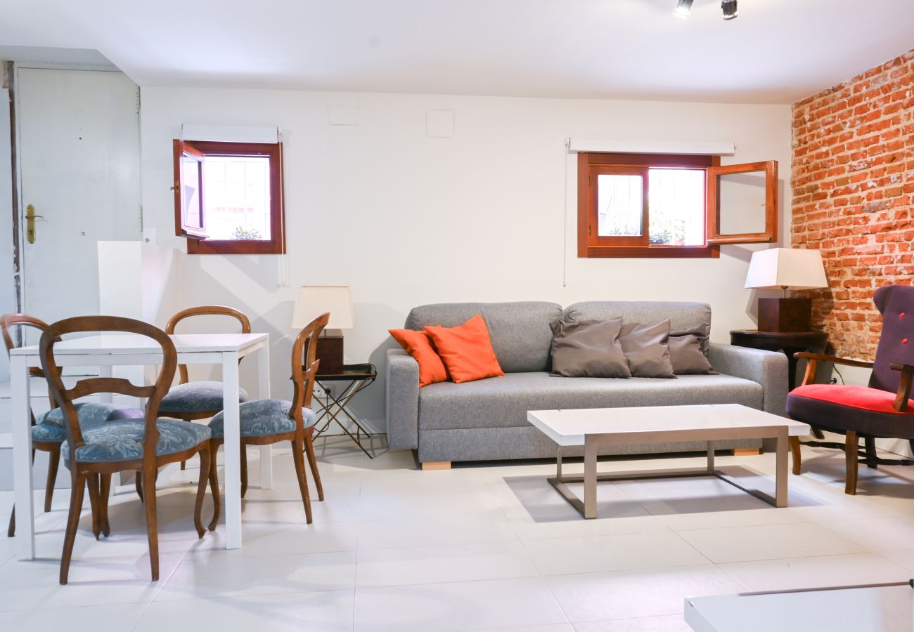 Appartamento a Madrid - GARDEN House Downtown MADRID CENTRO-IFEMA-AEROPUERTO. 2 ROOMS 6 PAX GARDEN Appartamento a Madrid - GARDEN House Downtown MADRID CENTRO-IFEMA-AEROPUERTO. 2 ROOMS 6 PAX GARDEN