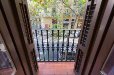 Appartamento a Barcelona - PARLAMENT, piso en alquiler reformado, moderno y muy bonito junto al mercado San Antonio en Barcelona centro