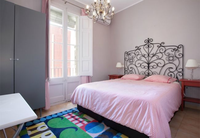 Appartamento a Barcelona - SANT ANTONI, piso bonito, tranquilo y muy bien situado en Barcelona centro. Appartamento a Barcelona - SANT ANTONI, piso bonito, tranquilo y muy bien situado en Barcelona centro.