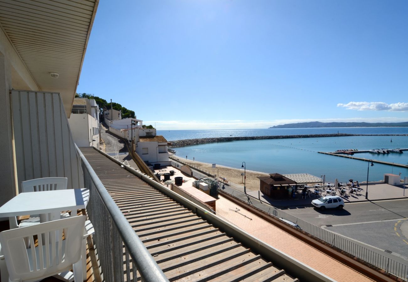 Studio a Estartit - NAUTIC ESTUDI BX-4 Studio a Estartit - NAUTIC ESTUDI BX-4