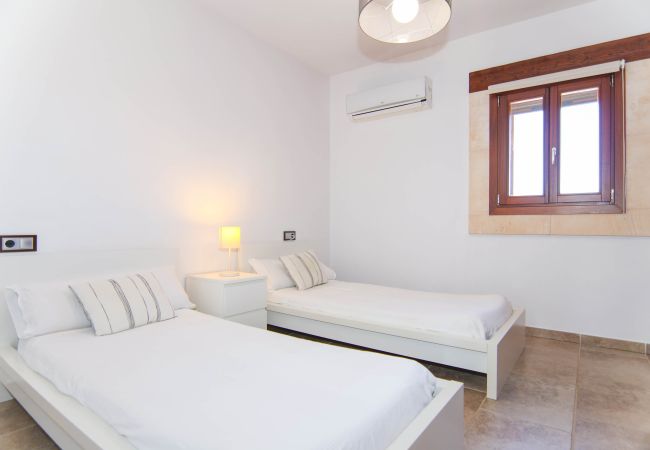 Fattoria a Sa Pobla - Rey del Campo 140 lujosa villa con piscina privada, aire acondicionado, jardín y zona barbacoa Fattoria a Sa Pobla - Rey del Campo 140 lujosa villa con piscina privada, aire acondicionado, jardín y zona barbacoa