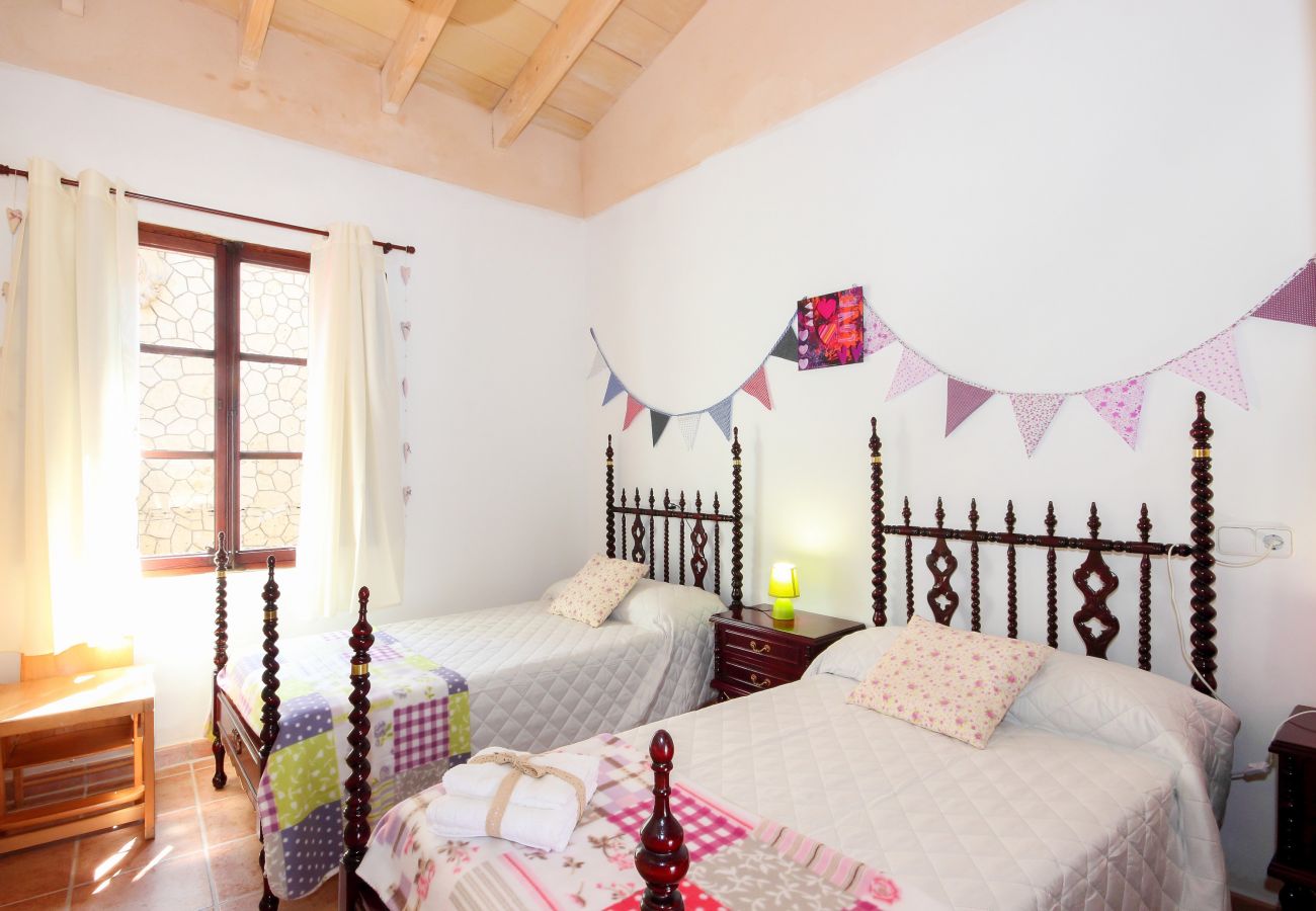 Casa a Petra - Es Forn 229 acogedora casa de pueblo con piscina privada, terraza y WiFi Casa a Petra - Es Forn 229 acogedora casa de pueblo con piscina privada, terraza y WiFi