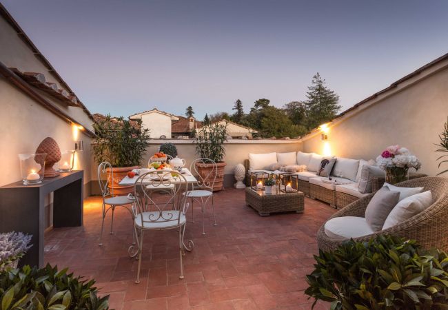  a Lucca - Unwind Yourself on a Panoramic Terrace inside Lucca