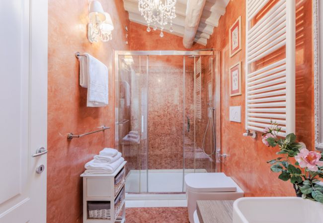 Appartamento a Lucca - Unwind Yourself on a Panoramic Terrace inside Lucca Appartamento a Lucca - Unwind Yourself on a Panoramic Terrace inside Lucca