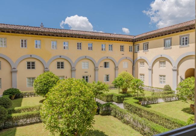 Appartamento a Lucca - Comfortable Convenient Apartment with Garden Views Appartamento a Lucca - Comfortable Convenient Apartment with Garden Views