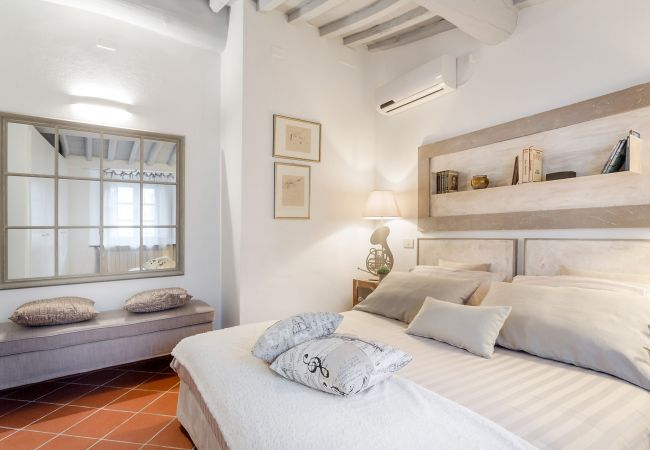 Appartamento a Lucca - A Toproof Penthouse Apartment with Elevator and Private Garden Inside the Walls Appartamento a Lucca - A Toproof Penthouse Apartment with Elevator and Private Garden Inside the Walls