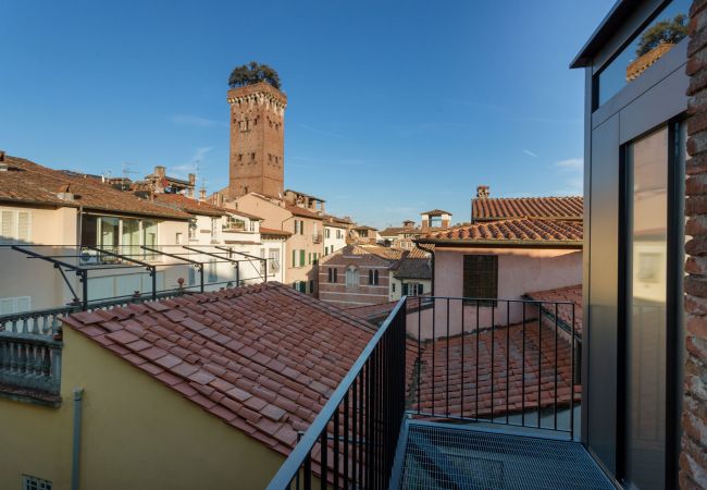 Appartamento a Lucca - A Toproof Penthouse Apartment with Elevator and Private Garden Inside the Walls Appartamento a Lucca - A Toproof Penthouse Apartment with Elevator and Private Garden Inside the Walls