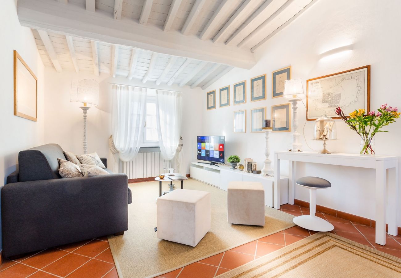 Appartamento a Lucca - A Toproof Penthouse Apartment with Elevator and Private Garden Inside the Walls Appartamento a Lucca - A Toproof Penthouse Apartment with Elevator and Private Garden Inside the Walls