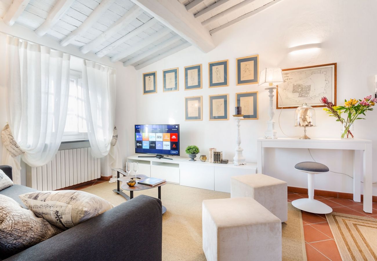 Appartamento a Lucca - A Toproof Penthouse Apartment with Elevator and Private Garden Inside the Walls Appartamento a Lucca - A Toproof Penthouse Apartment with Elevator and Private Garden Inside the Walls