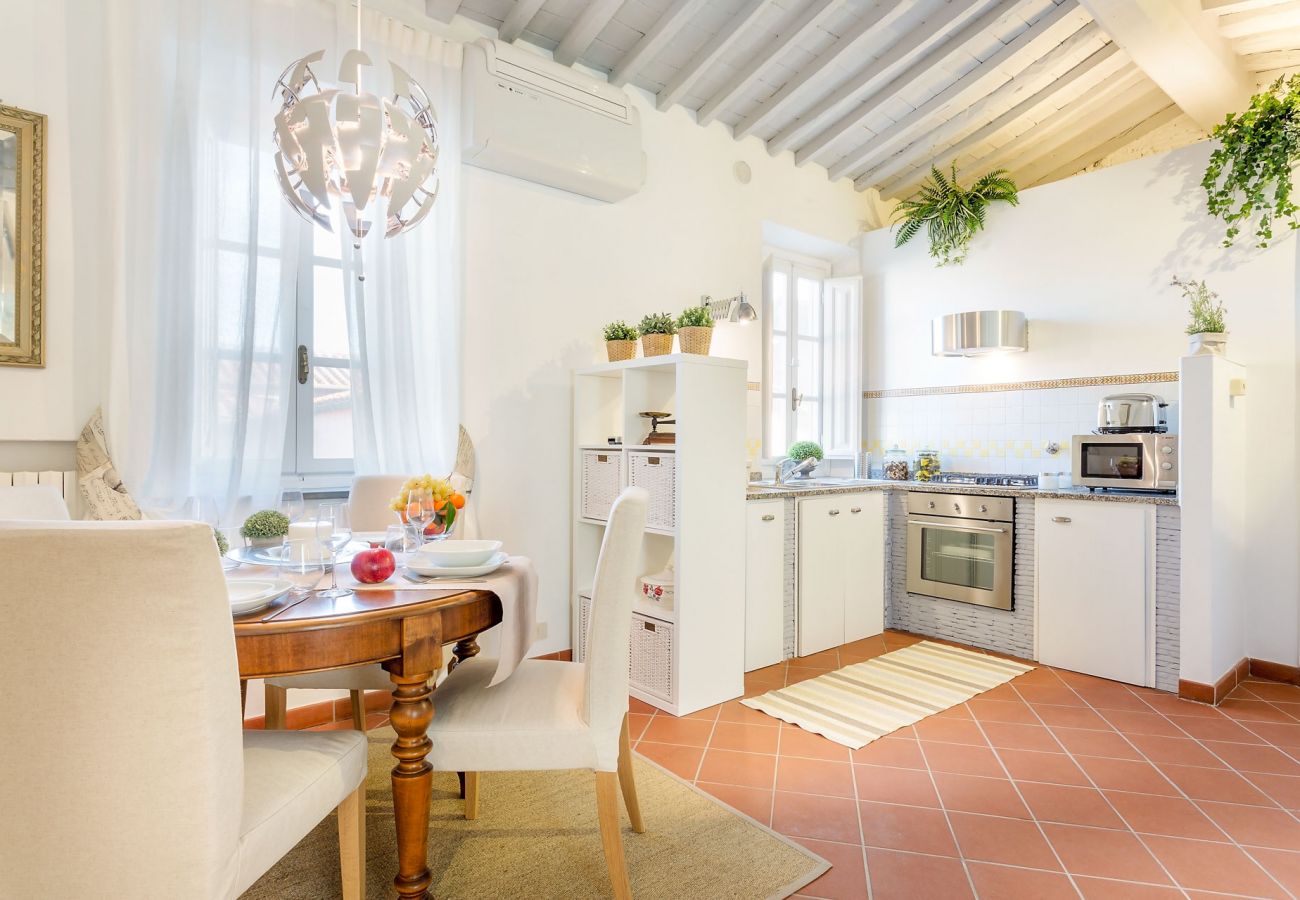 Appartamento a Lucca - A Toproof Penthouse Apartment with Elevator and Private Garden Inside the Walls Appartamento a Lucca - A Toproof Penthouse Apartment with Elevator and Private Garden Inside the Walls