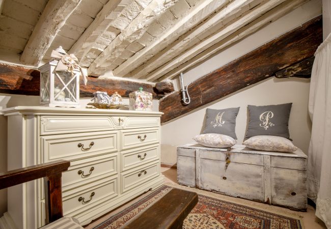 Appartamento a Lucca - CASA UCCELLINI Apartment with a Romantic Terrace Appartamento a Lucca - CASA UCCELLINI Apartment with a Romantic Terrace