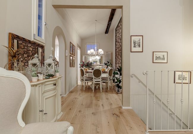 Appartamento a Lucca - CASA UCCELLINI Apartment with a Romantic Terrace Appartamento a Lucca - CASA UCCELLINI Apartment with a Romantic Terrace