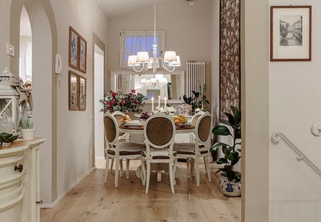 Appartamento a Lucca - CASA UCCELLINI Apartment with a Romantic Terrace Appartamento a Lucca - CASA UCCELLINI Apartment with a Romantic Terrace