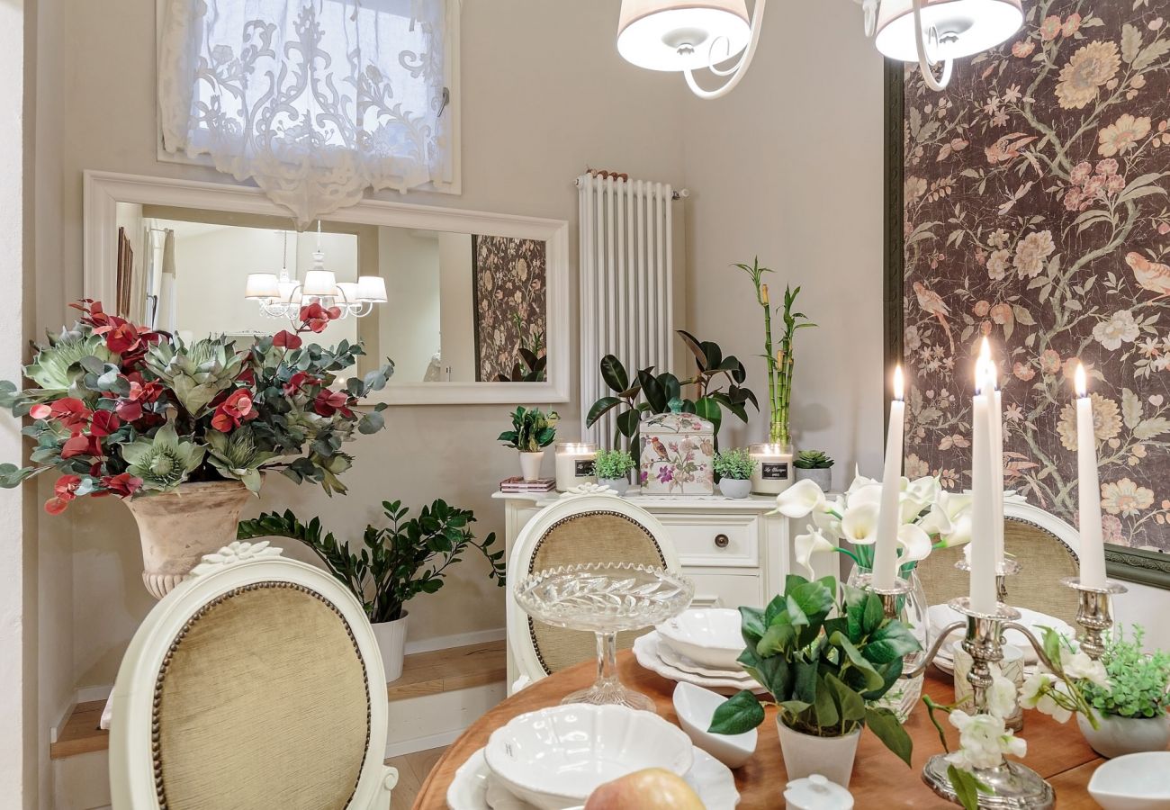 Appartamento a Lucca - CASA UCCELLINI Apartment with a Romantic Terrace Appartamento a Lucca - CASA UCCELLINI Apartment with a Romantic Terrace