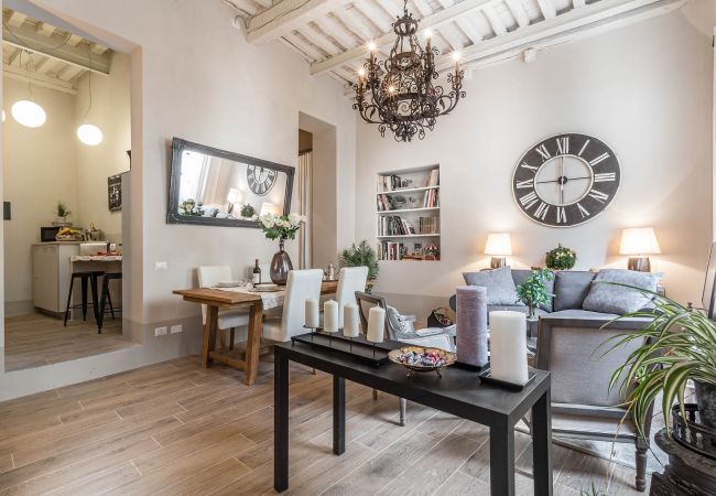  a Lucca - Modern comfort in Lucca's Picturesque Canal District
