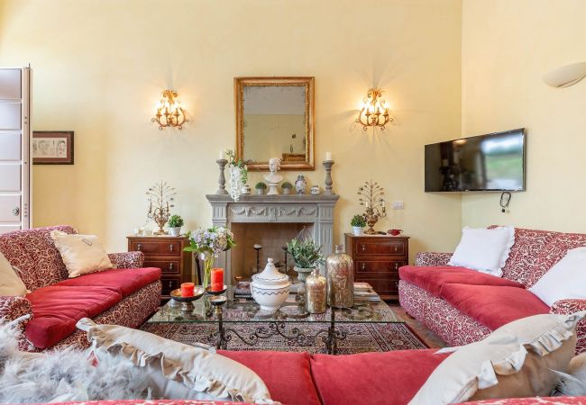 Appartamento a Lucca - Spacious Ground Floor Apartment with Private Garden Inside the Walls of Lucca Appartamento a Lucca - Spacious Ground Floor Apartment with Private Garden Inside the Walls of Lucca