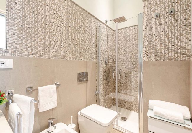 Appartamento a Lucca - Spacious Ground Floor Apartment with Private Garden Inside the Walls of Lucca Appartamento a Lucca - Spacious Ground Floor Apartment with Private Garden Inside the Walls of Lucca