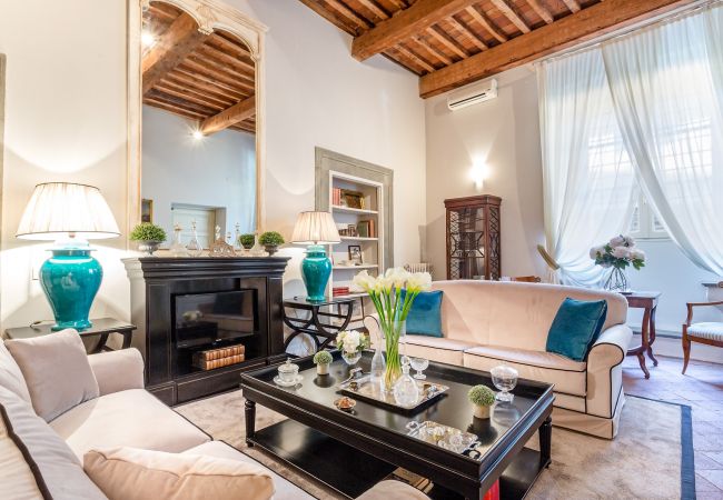  a Lucca - Casa Simonetta: Modern and Antique Ground Floor Apartment inside the Walls of Lucca