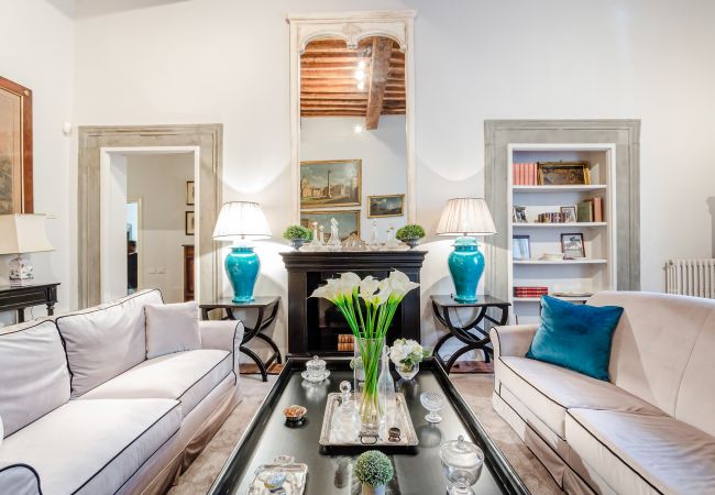 Appartamento a Lucca - Casa Simonetta: Modern and Antique Ground Floor Apartment inside the Walls of Lucca Appartamento a Lucca - Casa Simonetta: Modern and Antique Ground Floor Apartment inside the Walls of Lucca