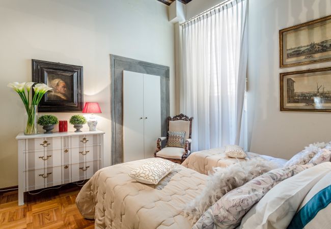 Appartamento a Lucca - Casa Simonetta: Modern and Antique Ground Floor Apartment inside the Walls of Lucca Appartamento a Lucca - Casa Simonetta: Modern and Antique Ground Floor Apartment inside the Walls of Lucca