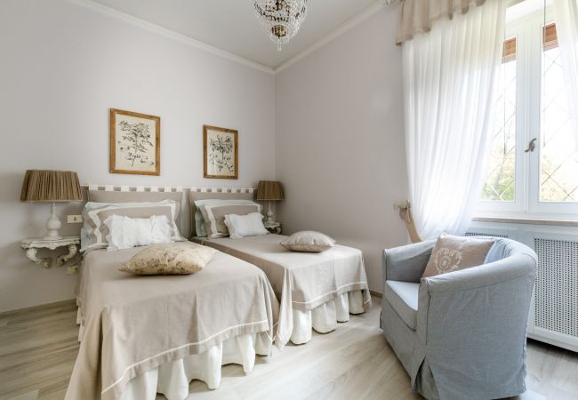 Villa a Lucca - VILLA OLIVIA: a New Luxury Villa with Garden in Lucca with PARKING Villa a Lucca - VILLA OLIVIA: a New Luxury Villa with Garden in Lucca with PARKING