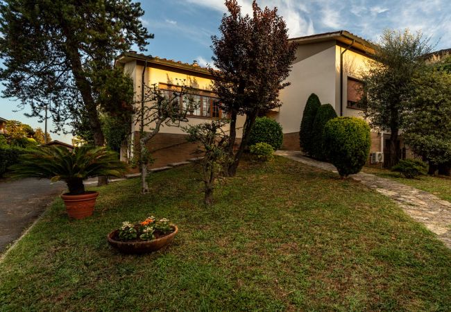 Villa a Lucca - VILLA OLIVIA: a New Luxury Villa with Garden in Lucca with PARKING Villa a Lucca - VILLA OLIVIA: a New Luxury Villa with Garden in Lucca with PARKING