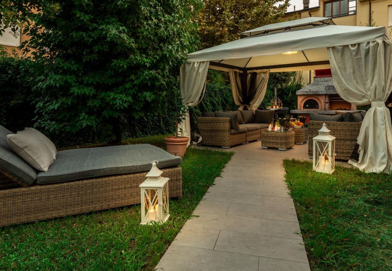 Villa a Lucca - VILLA OLIVIA: a New Luxury Villa with Garden in Lucca with PARKING Villa a Lucca - VILLA OLIVIA: a New Luxury Villa with Garden in Lucca with PARKING