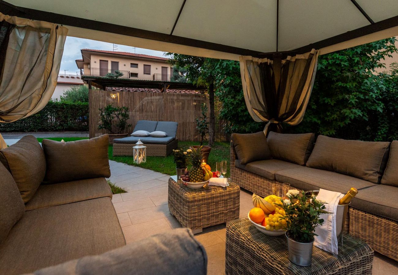 Villa a Lucca - VILLA OLIVIA: a New Luxury Villa with Garden in Lucca with PARKING Villa a Lucca - VILLA OLIVIA: a New Luxury Villa with Garden in Lucca with PARKING
