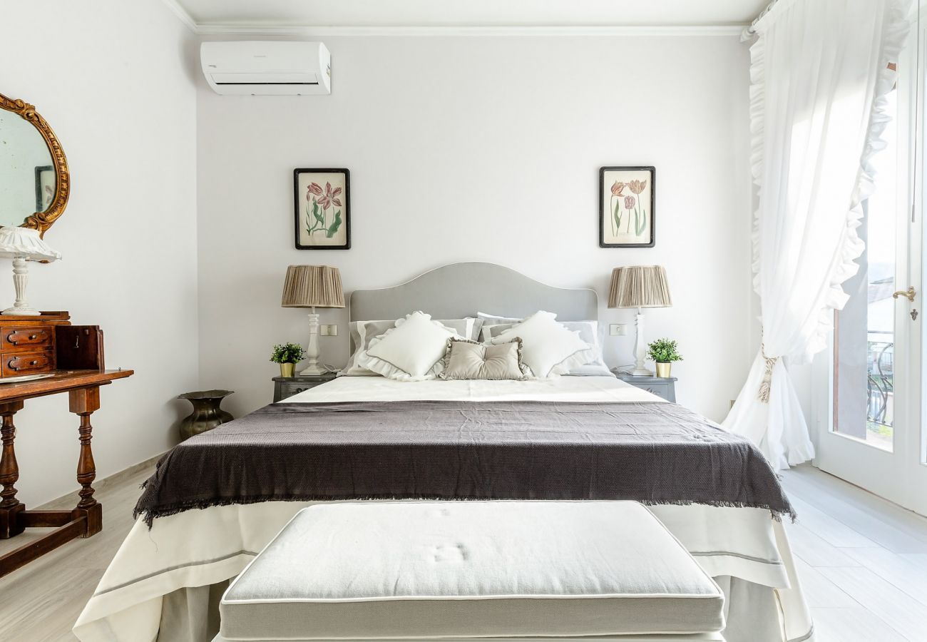 Villa a Lucca - VILLA OLIVIA: a New Luxury Villa with Garden in Lucca with PARKING Villa a Lucca - VILLA OLIVIA: a New Luxury Villa with Garden in Lucca with PARKING