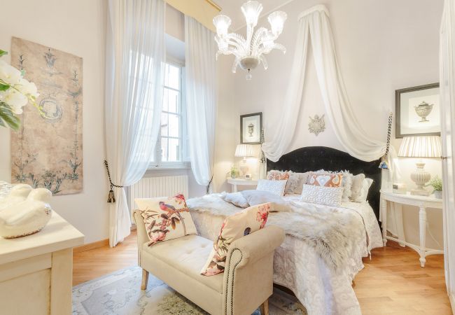 Appartamento a Lucca - Romantic LUCCA apartment With View Over a Church Appartamento a Lucca - Romantic LUCCA apartment With View Over a Church