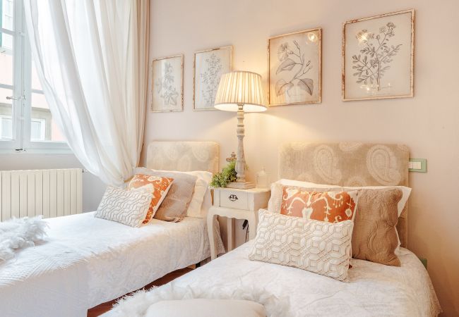 Appartamento a Lucca - Romantic LUCCA apartment With View Over a Church Appartamento a Lucca - Romantic LUCCA apartment With View Over a Church