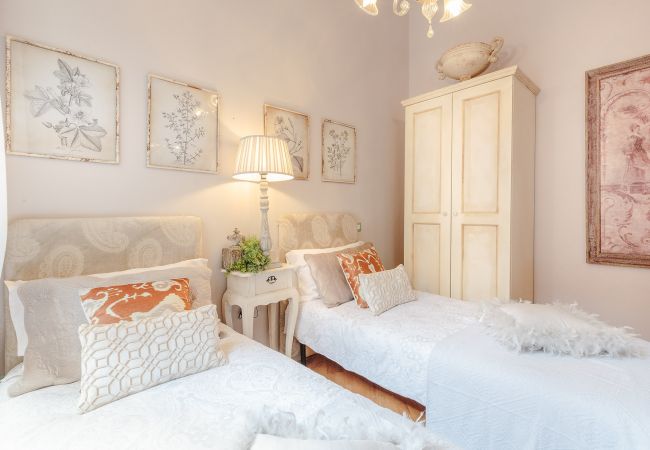 Appartamento a Lucca - Romantic LUCCA apartment With View Over a Church Appartamento a Lucca - Romantic LUCCA apartment With View Over a Church