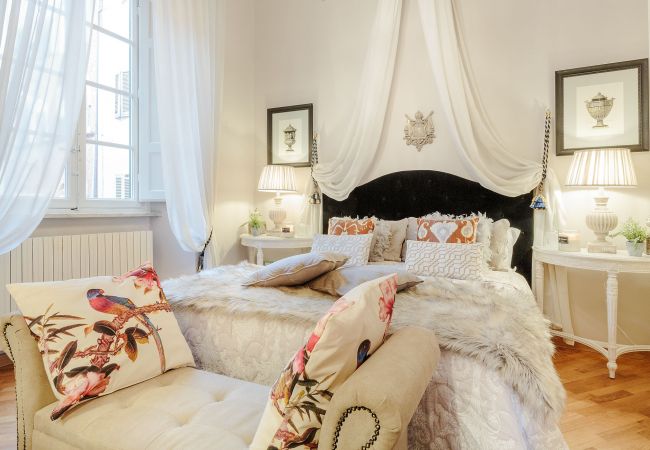 Appartamento a Lucca - Romantic LUCCA apartment With View Over a Church Appartamento a Lucca - Romantic LUCCA apartment With View Over a Church