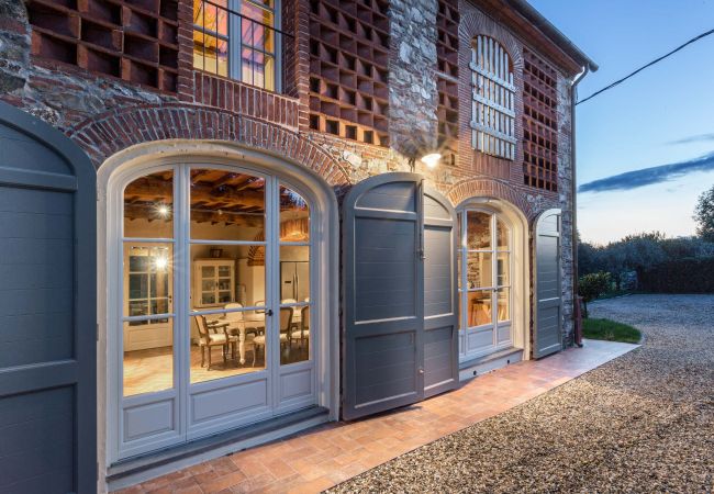 Villa a Monte San quirico - A Romantic Farmhouse with Pool in 10 mins walk away from the Walls of Lucca Villa a Monte San quirico - A Romantic Farmhouse with Pool in 10 mins walk away from the Walls of Lucca