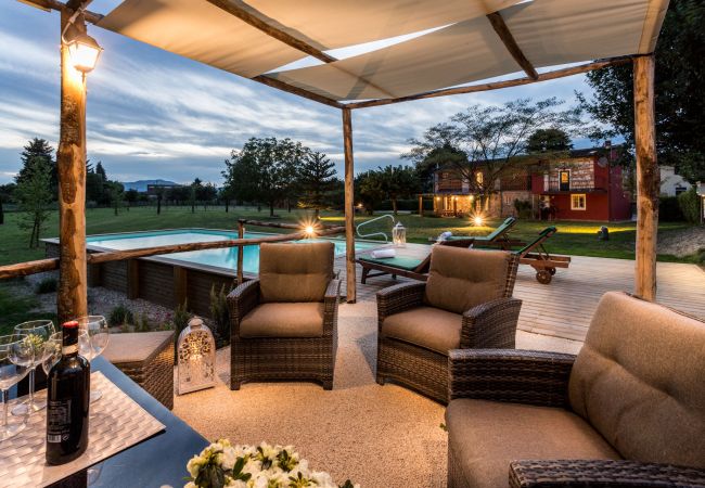 Villa a Monte San quirico - A Romantic Farmhouse with Pool in 10 mins walk away from the Walls of Lucca Villa a Monte San quirico - A Romantic Farmhouse with Pool in 10 mins walk away from the Walls of Lucca