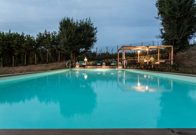 Villa a Monte San quirico - A Romantic Farmhouse with Pool in 10 mins walk away from the Walls of Lucca Villa a Monte San quirico - A Romantic Farmhouse with Pool in 10 mins walk away from the Walls of Lucca