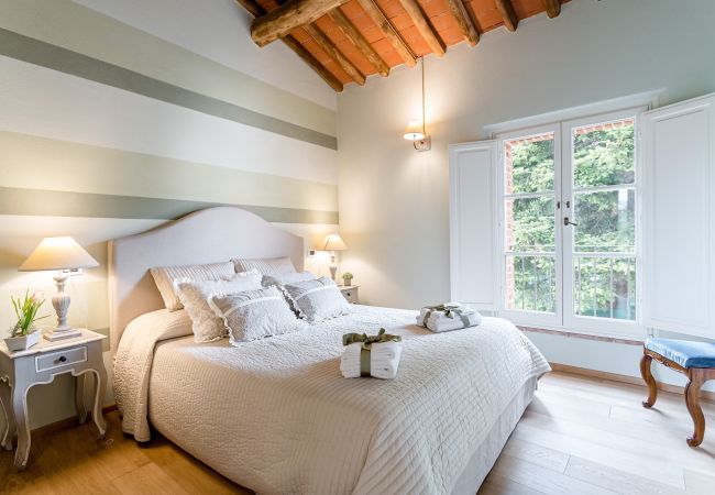 Villa a Monte San quirico - A Romantic Farmhouse with Pool in 10 mins walk away from the Walls of Lucca Villa a Monte San quirico - A Romantic Farmhouse with Pool in 10 mins walk away from the Walls of Lucca