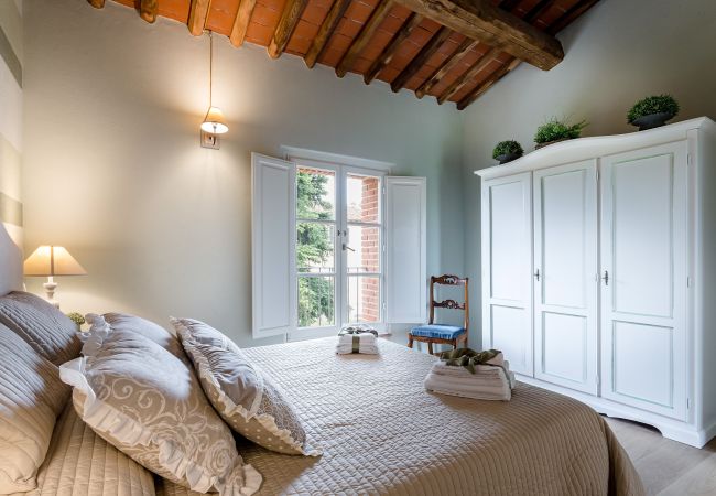 Villa a Monte San quirico - A Romantic Farmhouse with Pool in 10 mins walk away from the Walls of Lucca Villa a Monte San quirico - A Romantic Farmhouse with Pool in 10 mins walk away from the Walls of Lucca
