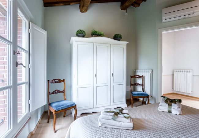 Villa a Monte San quirico - A Romantic Farmhouse with Pool in 10 mins walk away from the Walls of Lucca Villa a Monte San quirico - A Romantic Farmhouse with Pool in 10 mins walk away from the Walls of Lucca