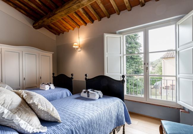 Villa a Monte San quirico - A Romantic Farmhouse with Pool in 10 mins walk away from the Walls of Lucca Villa a Monte San quirico - A Romantic Farmhouse with Pool in 10 mins walk away from the Walls of Lucca