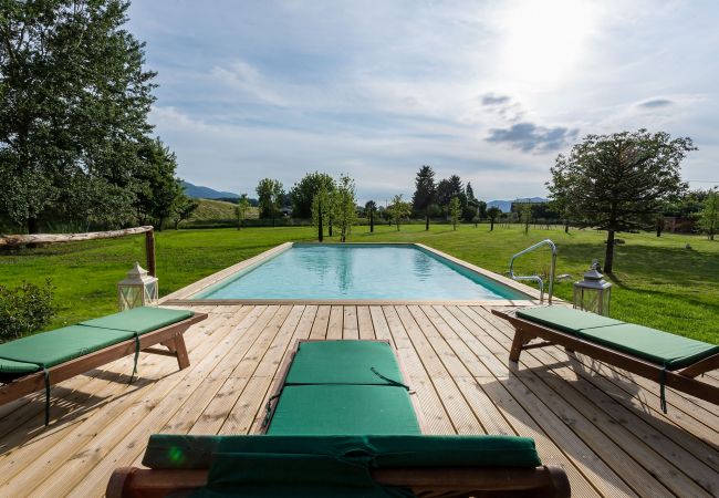 Villa a Monte San quirico - A Romantic Farmhouse with Pool in 10 mins walk away from the Walls of Lucca Villa a Monte San quirico - A Romantic Farmhouse with Pool in 10 mins walk away from the Walls of Lucca