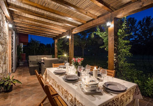 Villa a Monte San quirico - A Romantic Farmhouse with Pool in 10 mins walk away from the Walls of Lucca Villa a Monte San quirico - A Romantic Farmhouse with Pool in 10 mins walk away from the Walls of Lucca