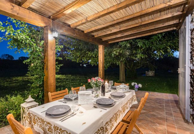 Villa a Monte San quirico - A Romantic Farmhouse with Pool in 10 mins walk away from the Walls of Lucca Villa a Monte San quirico - A Romantic Farmhouse with Pool in 10 mins walk away from the Walls of Lucca
