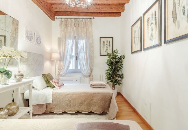 Appartamento a Lucca - Casa AriasARIAS APARTMENT in the iconic Piazza San Michele Appartamento a Lucca - Casa AriasARIAS APARTMENT in the iconic Piazza San Michele